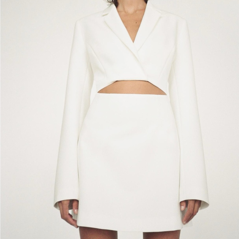 NWOT white Zara blazer dress with back cut-out. Size medium.